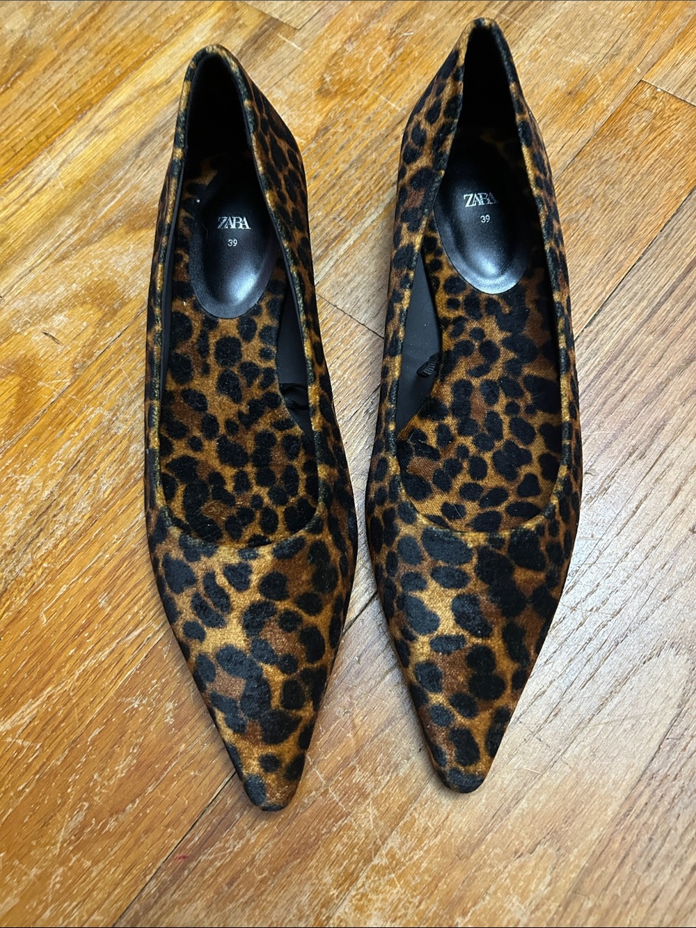 ZARA Leopard Print Pointed Toe Velvet Flats Size 39